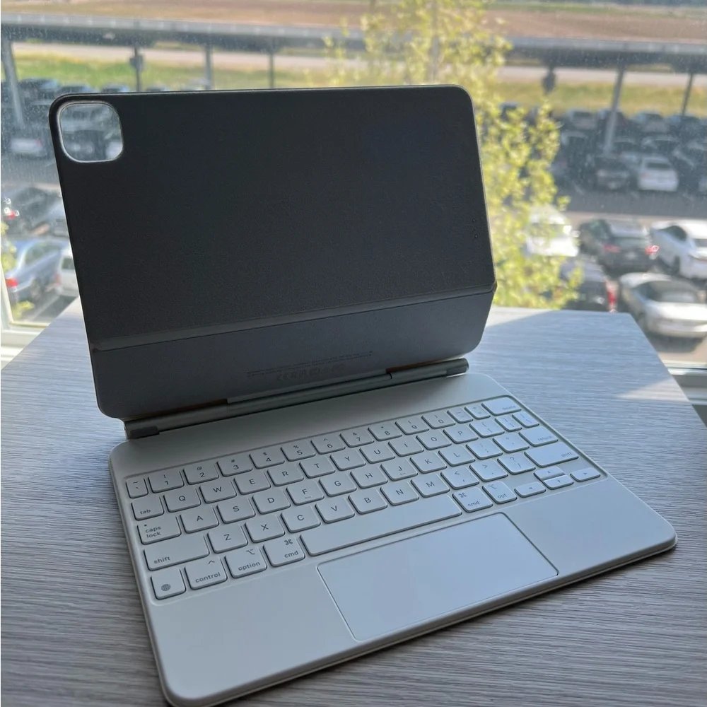 Apple iPad Magic Keyboard - White